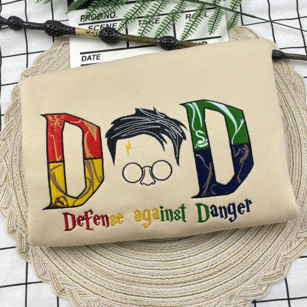 Harry Potter Embroidered Crewneck – Hogwarts Magic Edition
